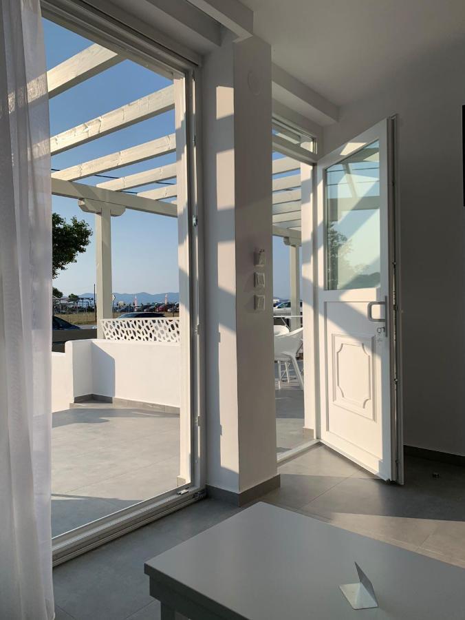 Ocean Blue Suites Ierissos Exterior photo